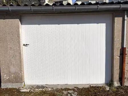 location parking à auray (56400)  95 €