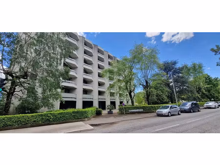 location parking 21 m² à voiron (38500)  99 €
