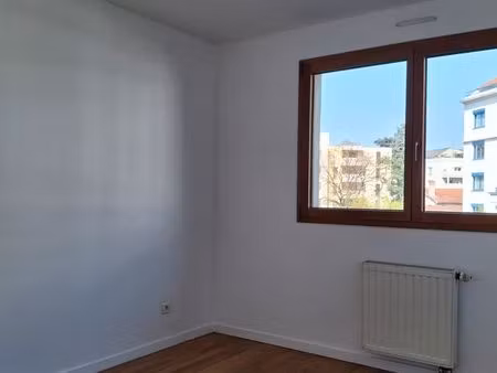 villeurbanne pressensé t3 62m2 balcon  garage