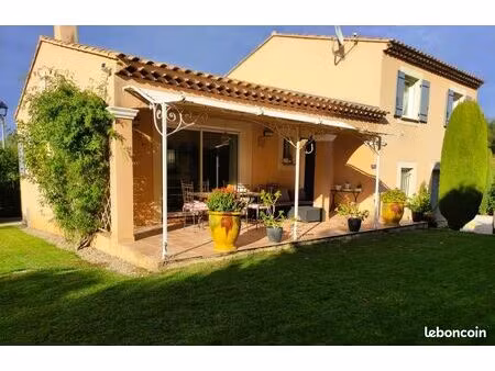 villa alleins - quartier recherché