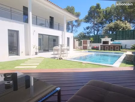 sublime villa d'architect de 138+17m2  vue sur les grands pins+5 suites+piscine bali avec 