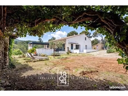 villa 5 pièces 250 m²