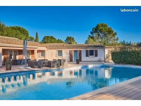maison 210 m² avec piscine et dépendance – châteauneuf-le-rouge