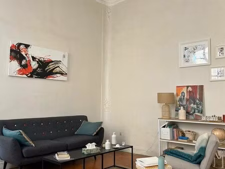 cabinet partagé meublé – centre-ville – libre matinées et samedi