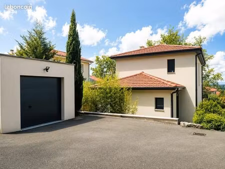 maison individuelle à fort potentiel  4 chambres  terrain plat et arboré