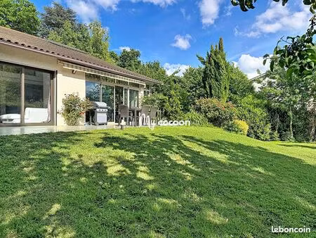 villa 8 pièces 250 m²