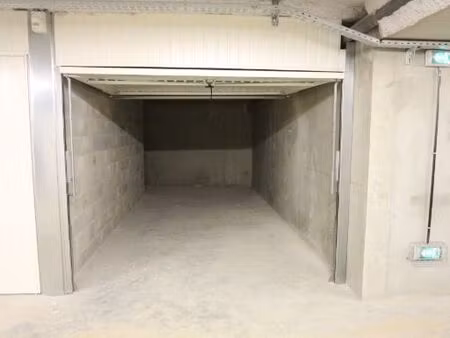 garage en sous sol  rue simone veil  saint laurent de mure