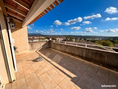 t2 aix-nord venelles avec vue exceptionnelle / 47 m2 / terrasse / box