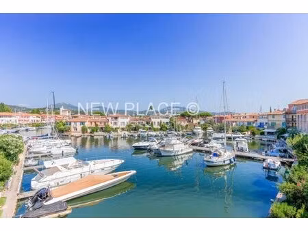 port grimaud - studio mezzanine avec vue sur les canaux de port grimaud