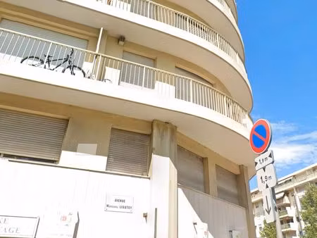 2p d’angle avec grand balcon – tramway au pied
