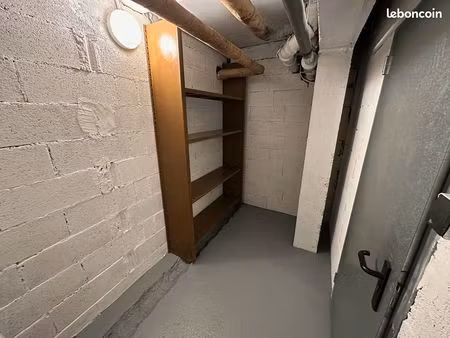 cave à louer de 5m2 à mandelieu en très bon état