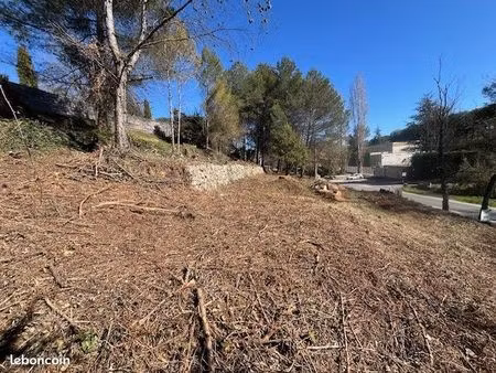 terrain 720 m² grasse