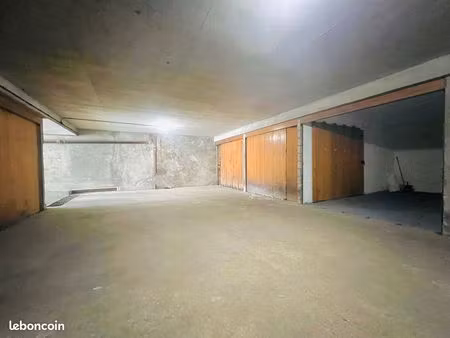 parking/box 1 pièce 13 m²