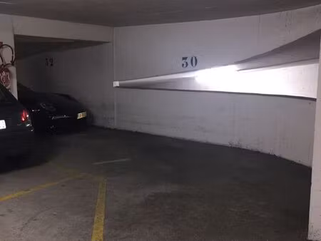 à vendre deux parkings loués
