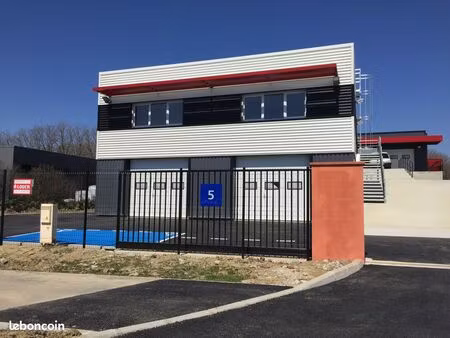 entrepot 132 m2 - zone de vic