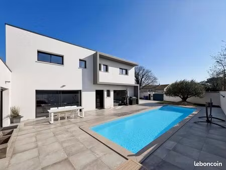 maison 6 pièces 220 m²