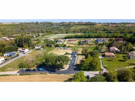 terrain 676 m² lanta