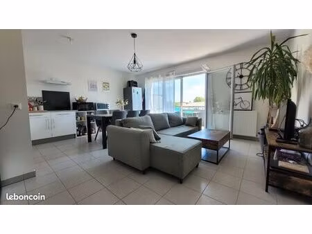 joli t3 avec balcon et 2 places de parking