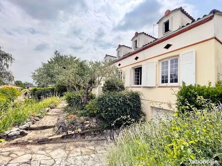 maison individuelle familiale (170m²)  secteur prisé
