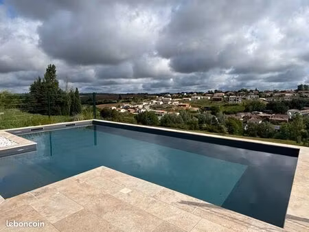 maison vue dégagée  jardin   piscine  4 chambres