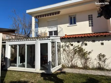 maison familiale 160 m² avec piscine chauffée sur terrain de 908 m²