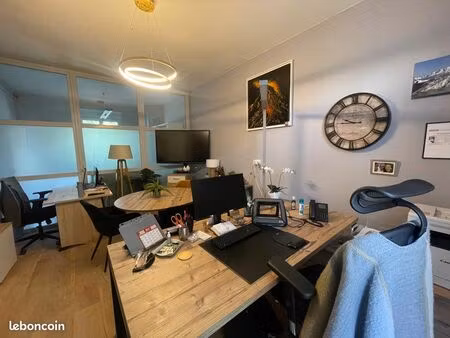 location commerciale : bureaux 25 m2 - côté pavée