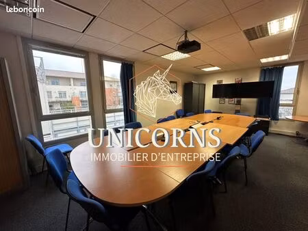 bureaux 891 m²