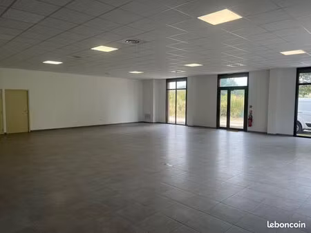 local 417 m2  idéal pour restaurent ou loisirs