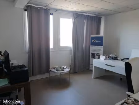 immeuble de bureaux de rendement – 441 m² – métro mermoz