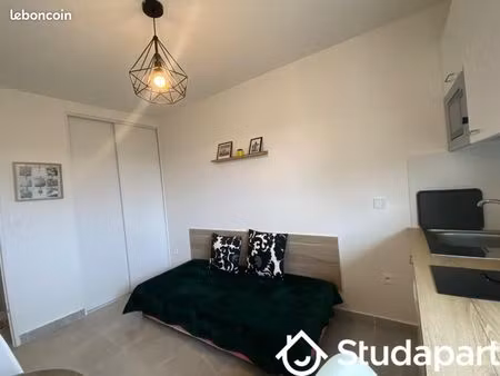 chambre 1 pièce 12 m²