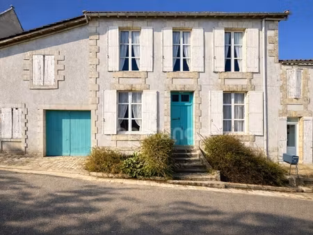 maison de caractère de 157 m² avec dépendances et terrain constructible - chevanceaux (17)
