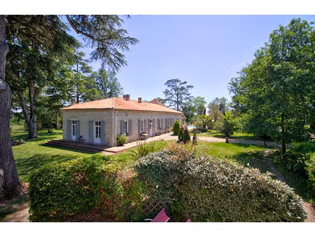 layrac - demeure de prestige de 444 m2 avec 3 gîtes indépendants  salle de jeux commune  p