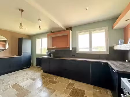 maison avec grand terrain et vue nature à 3 min de la gare