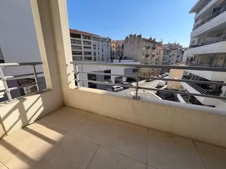 appartement lumineux 2 pièces à riquier  nice