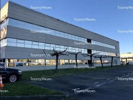 location bureaux 400 m² à 1 608 m²