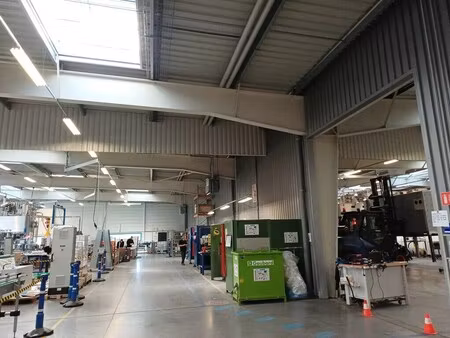 vente entrepôt beaucouzé 49070 8186m²
