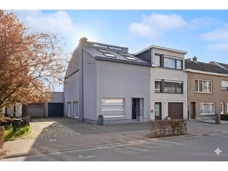 architecturale parel met een uniek gevoel van ruimte in zele