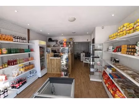 local commercial avec changement de destination acceptée.