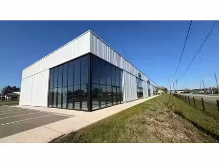 location commerce bourg-en-bresse 01000 299m²