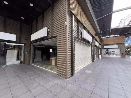 location commerce marseille 13011 53m² à 1679m²
