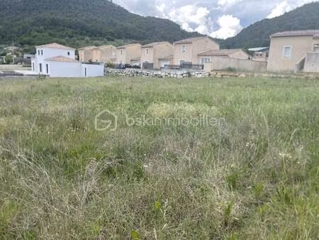 terrain de 1 770 m² à pierrelongue