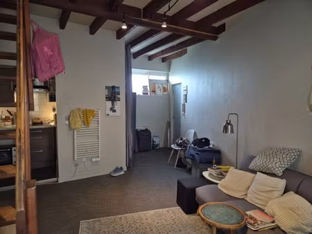appartement t2 en résidence sécurisée  face hôtel de ville  proche tous commerces et trans