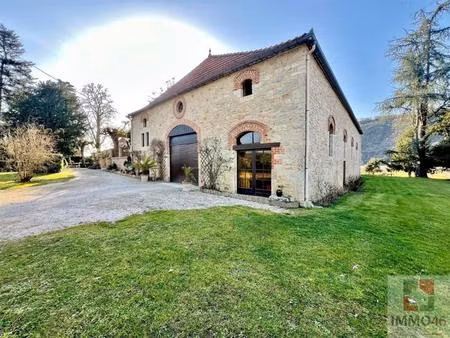 propriété en pierre avec grange - gros potentiel