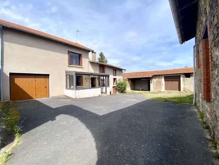 maison de campagne avec cour intérieure et dépendance