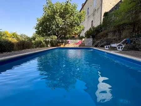 propriété en pierre avec immeuble locatif  piscine  garages sur 1.5ha