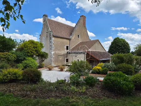 maison de caractère xvème rénovée; 192 m² ; 5 ch; terrain 2 566 m² sans vis-à-vis