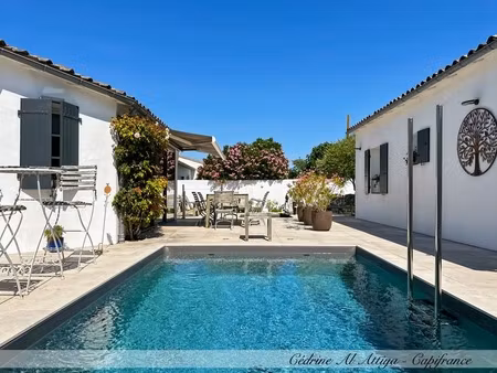 villa à vendre de 138m2 à sainte-marie-de-ré  5 pièces  piscine  stationnements