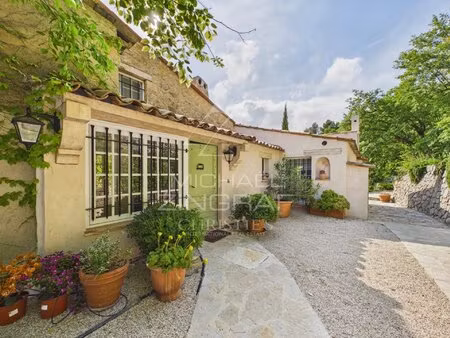 charmante bastide avec vue imprenable – tourrettes-sur-loup - mzisp2011