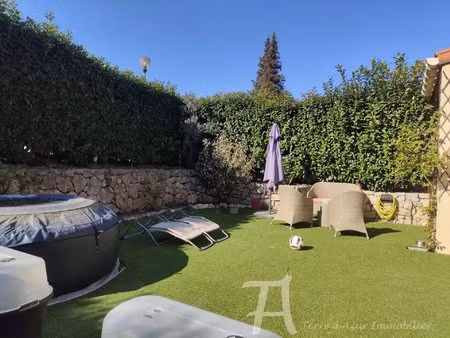 rare : villa à 5 minutes à pied du centre du village