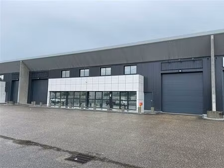 location local d'activités vaulx en velin 890 m²